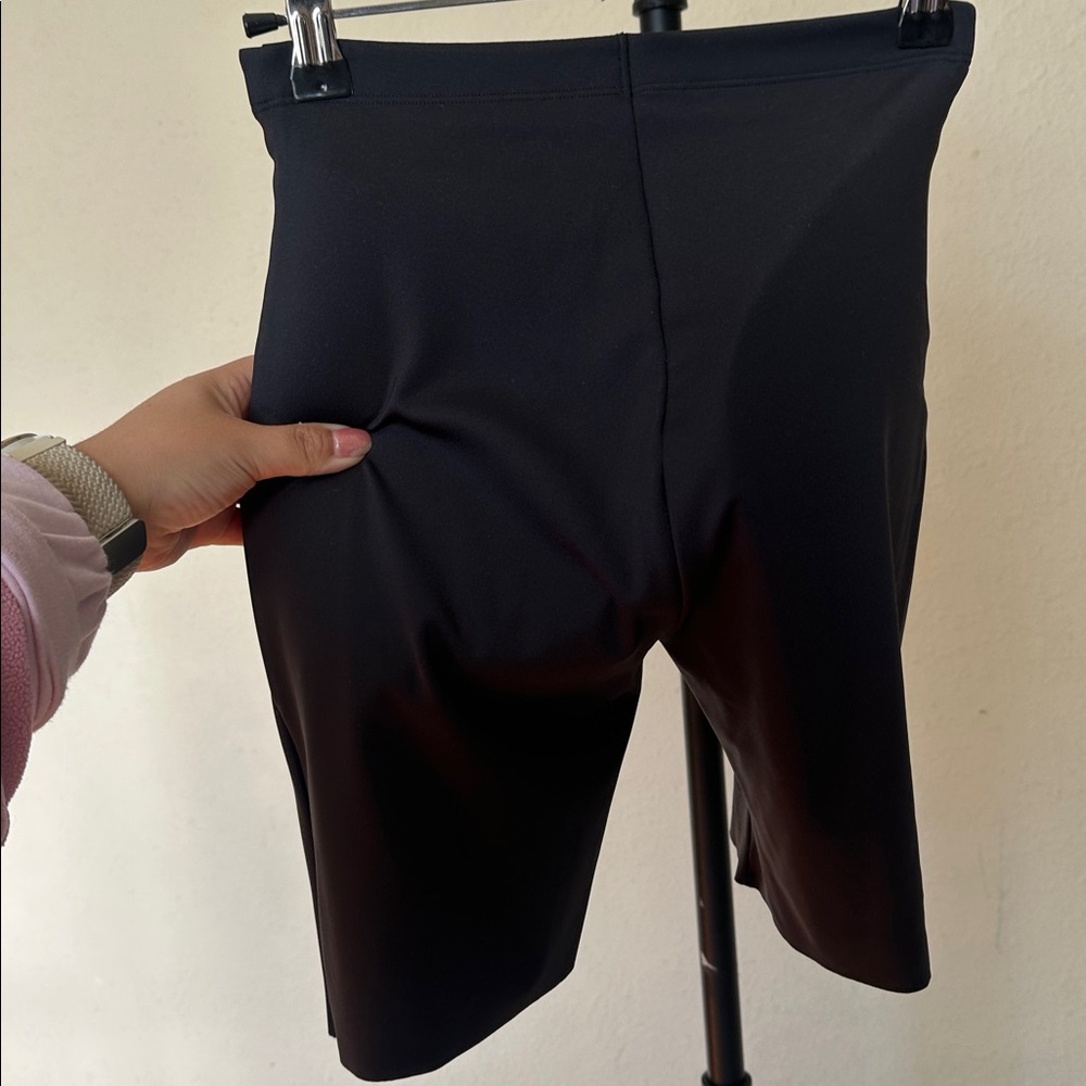 SKIMS Booty Hip Enhancing Shaping Mid Thigh Short, Size XS NWT - Picture 6 of 10